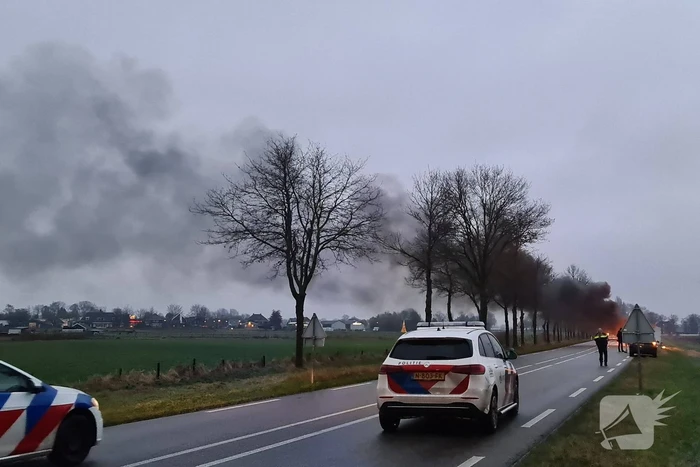 Bestelbus volledig uitgebrand