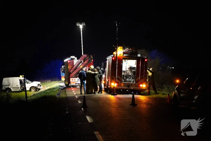 Flinke schade door botsing tussen bestelbus en personenauto