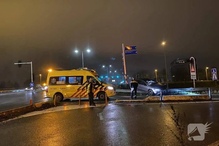 Automobilist eindigt op de vangrail