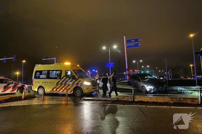 Automobilist eindigt op de vangrail