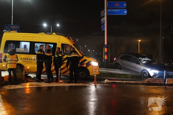Automobilist eindigt op de vangrail