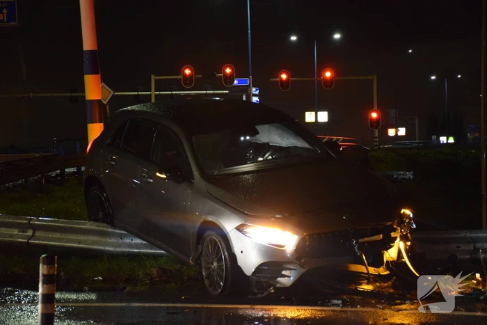 Automobilist eindigt op de vangrail