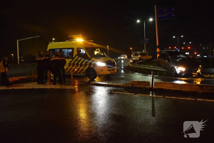 Automobilist eindigt op de vangrail