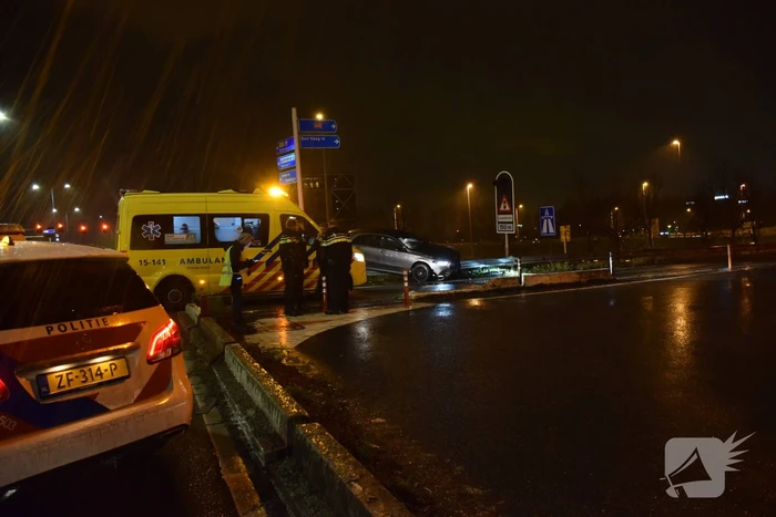 Automobilist eindigt op de vangrail