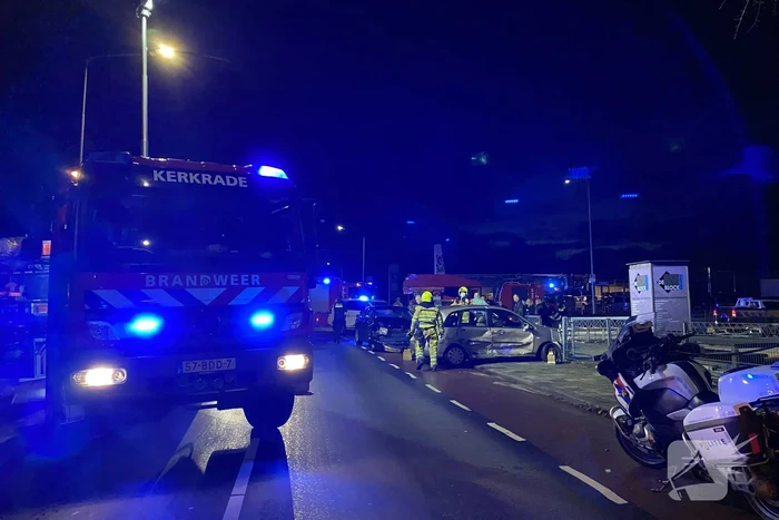 Gewonde bij aanrijding tussen twee auto's
