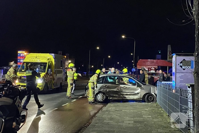 Gewonde bij aanrijding tussen twee auto's