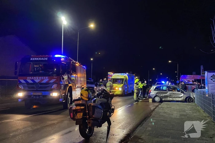Gewonde bij aanrijding tussen twee auto's