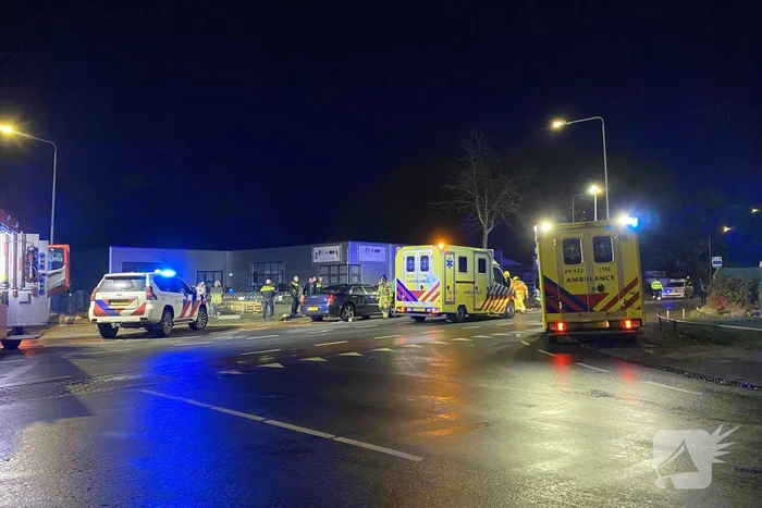 Gewonde bij aanrijding tussen twee auto's