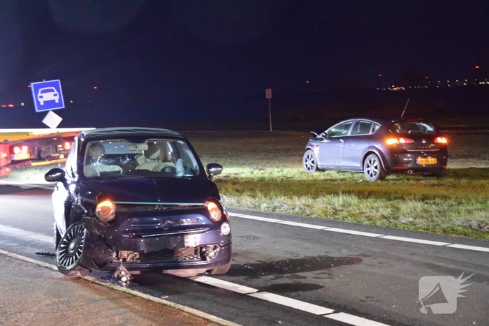 Twee gewonden bij frontale aanrijding