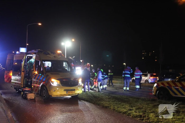 Personenauto belandt ondersteboven, 29-jarige automobilist overleden