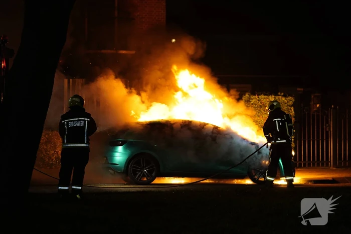 Autobrand in de wijk Korte Akkeren
