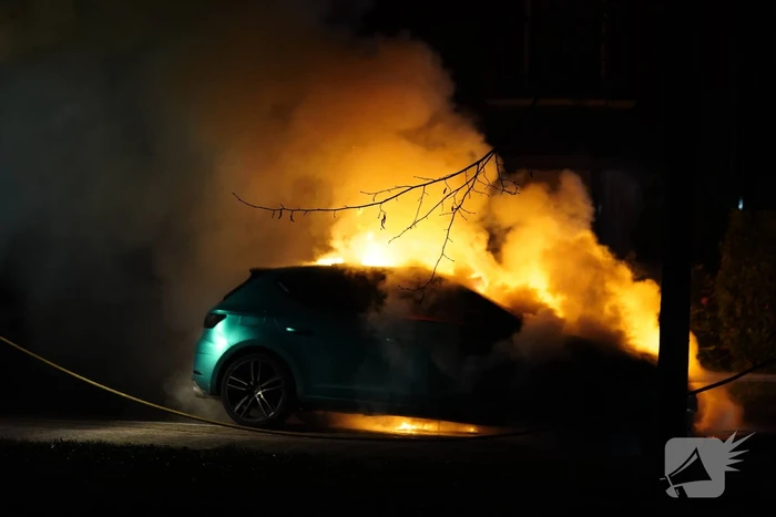 Autobrand in de wijk Korte Akkeren