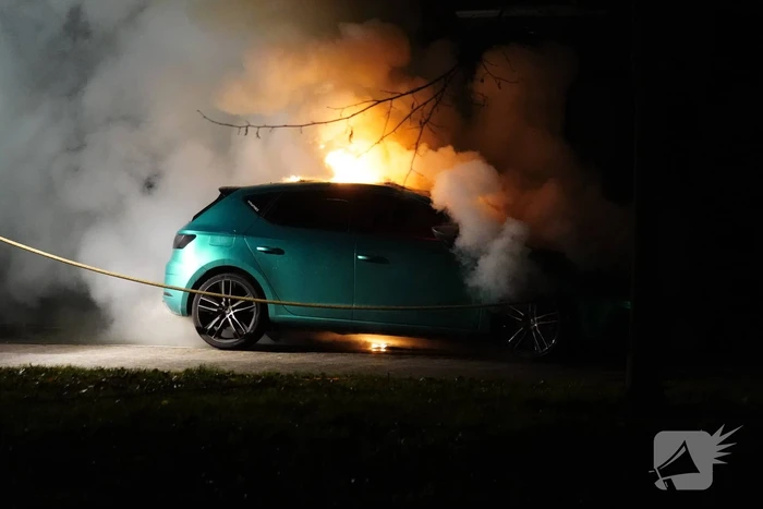Autobrand in de wijk Korte Akkeren