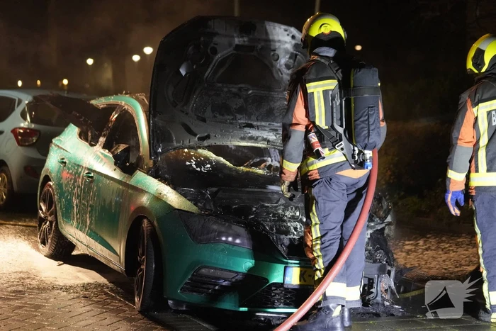 Autobrand in de wijk Korte Akkeren