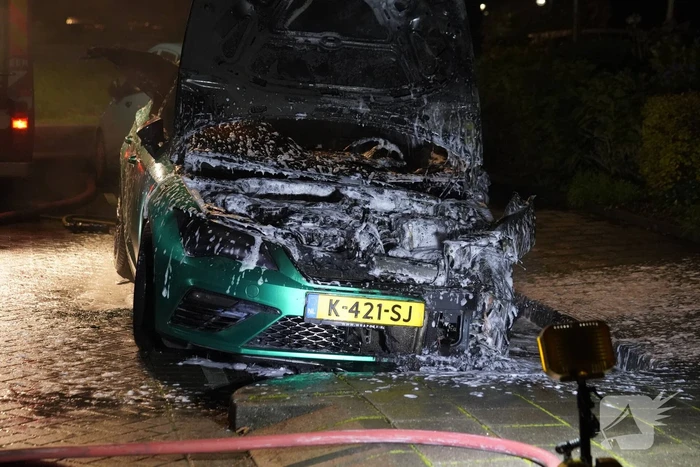 Autobrand in de wijk Korte Akkeren