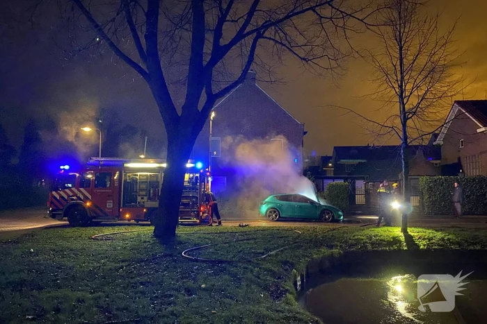 Autobrand in de wijk Korte Akkeren