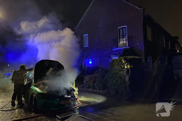 Autobrand in de wijk Korte Akkeren