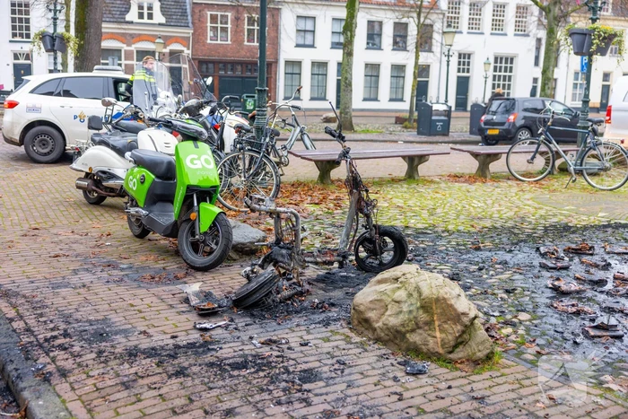 Meerdere voertuigen beschadigd door brand