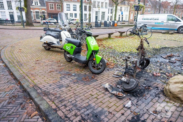 Meerdere voertuigen beschadigd door brand
