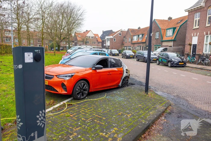 Meerdere voertuigen beschadigd door brand