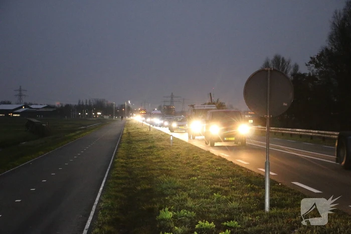 Kop-staart aanrijding tussen drie voertuigen