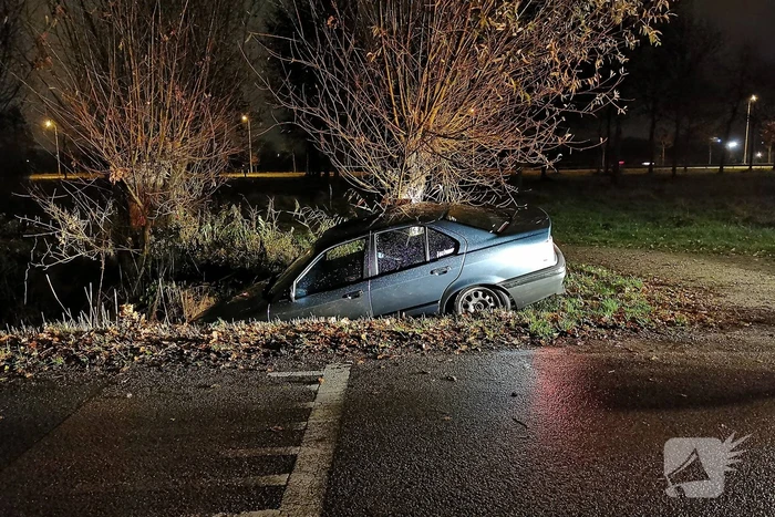 Auto in de sloot