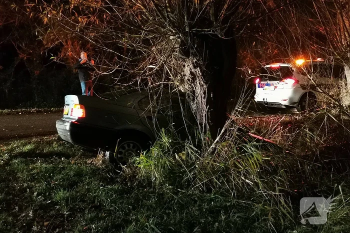 Auto in de sloot