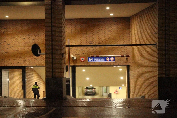 Hulpdiensten doen onderzoek in parkeergarage