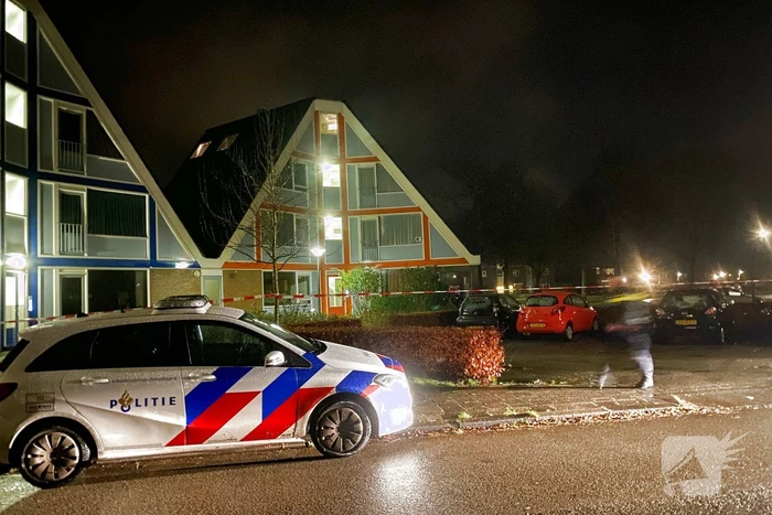 Politie doet onderzoek naar kogelgaten in woning