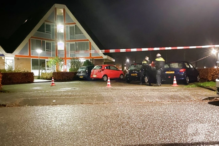 Politie doet onderzoek naar kogelgaten in woning