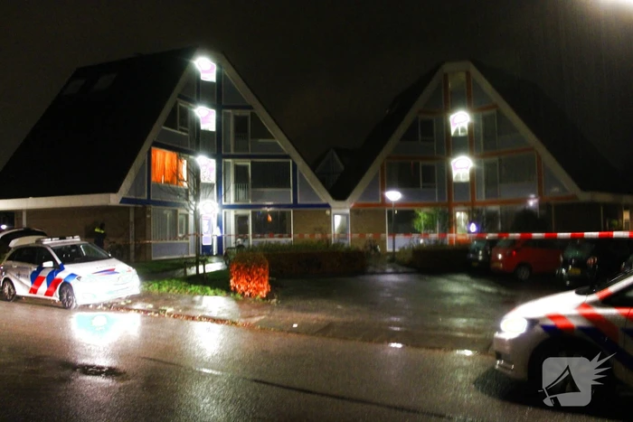 Politie doet onderzoek naar kogelgaten in woning