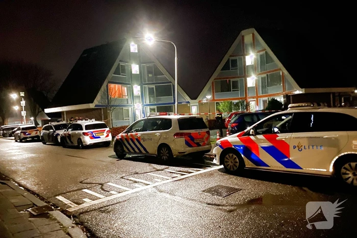 Politie doet onderzoek naar kogelgaten in woning