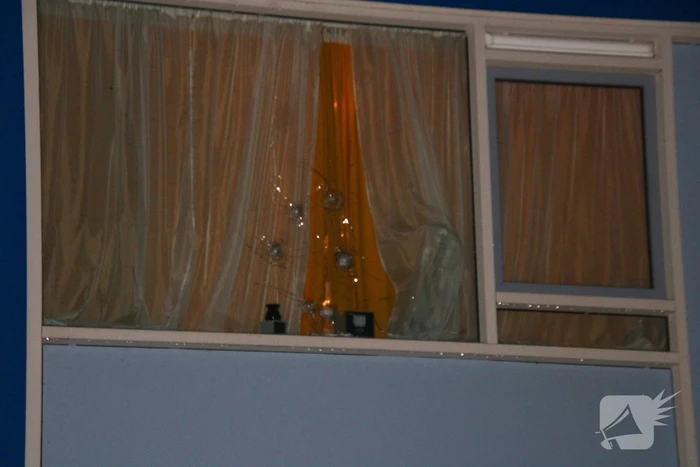 Politie doet onderzoek naar kogelgaten in woning