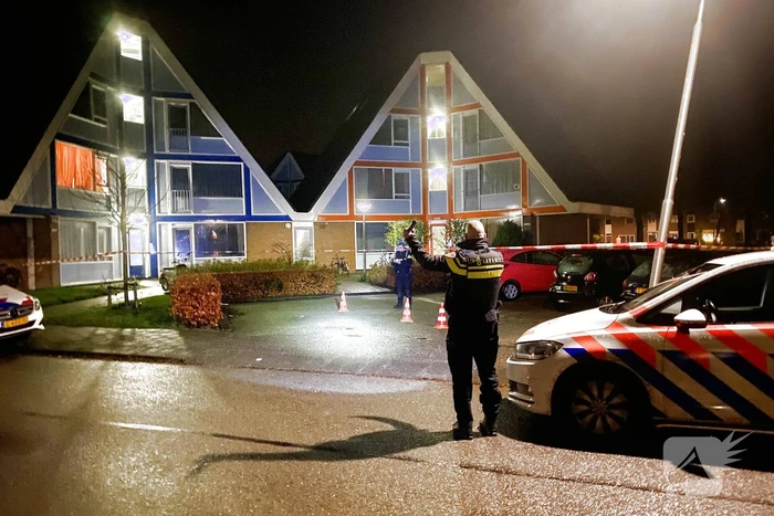 Politie doet onderzoek naar kogelgaten in woning