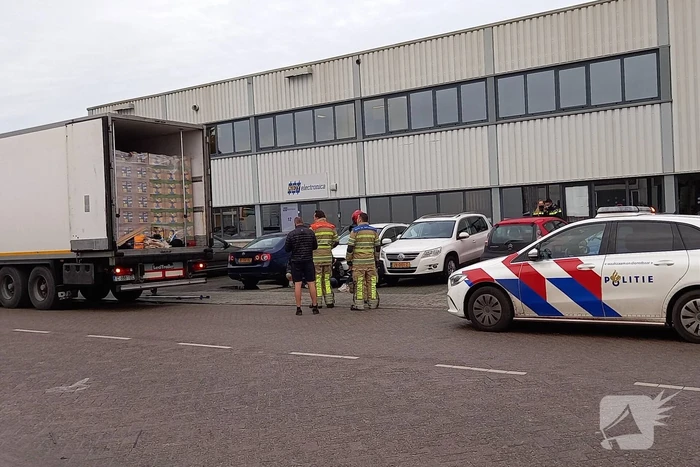 Vijf personen aangetroffen in vrachtwagen