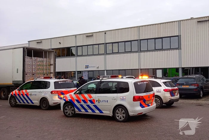 Vijf personen aangetroffen in vrachtwagen