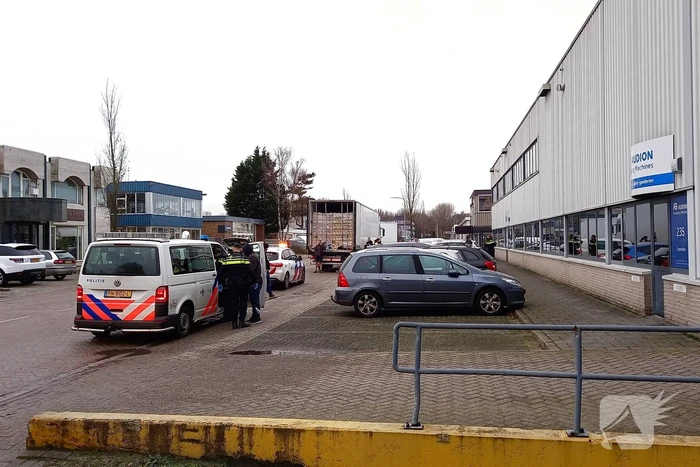 Vijf personen aangetroffen in vrachtwagen