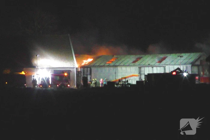 Uitslaande brand in landbouwschuur