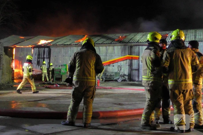 Uitslaande brand in landbouwschuur