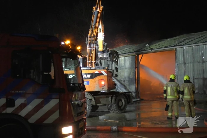Uitslaande brand in landbouwschuur