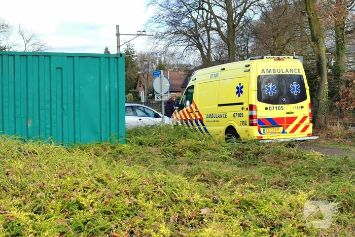 E-biker gewond bij botsing met personenauto