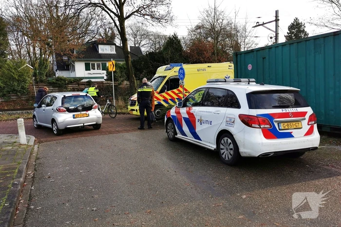 E-biker gewond bij botsing met personenauto