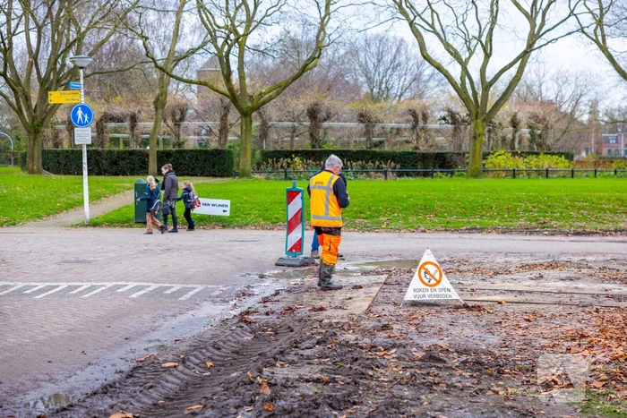 Werkvoertuig rijdt waterleiding kapot