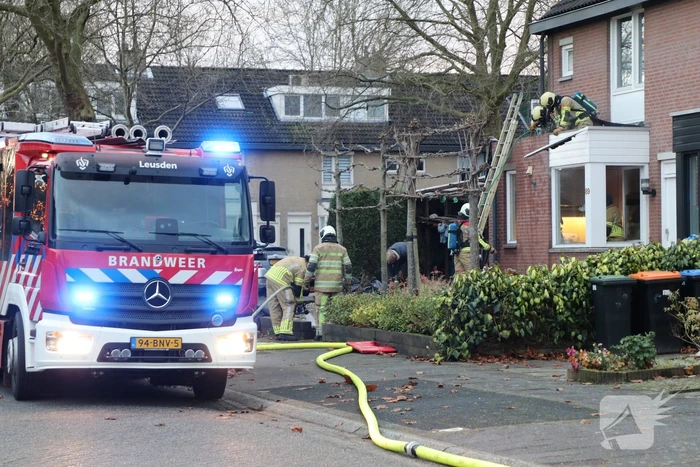 Brand in afzuigkap van woning