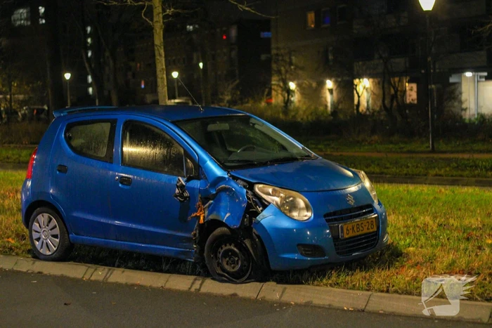 Bestuurster laat auto achter na botsing