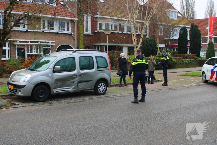 Automobilist botst op auto na verlaten van parkeervak