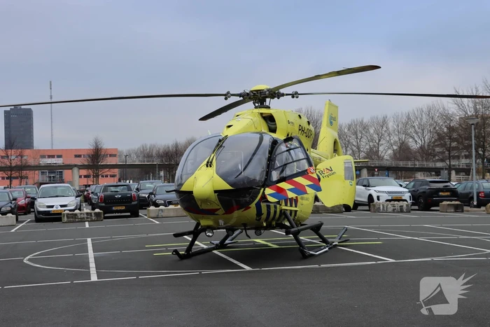 Traumahelikopter lifeliner 5 landt bij Flevoziekenhuis