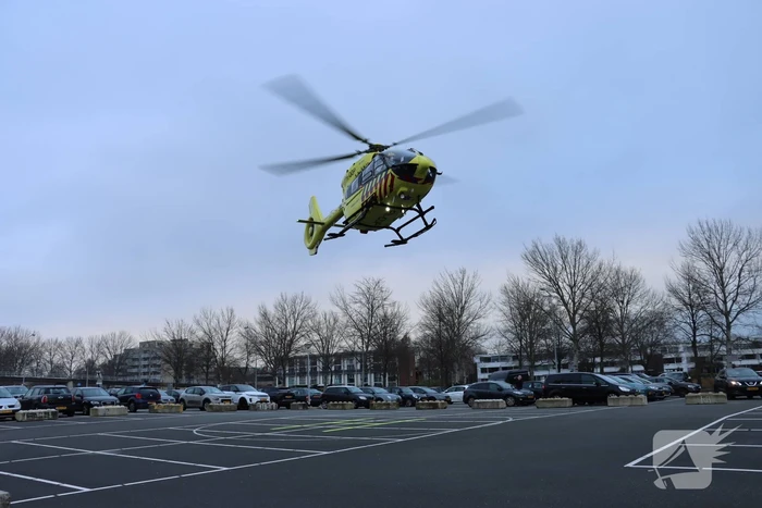 Traumahelikopter lifeliner 5 landt bij Flevoziekenhuis