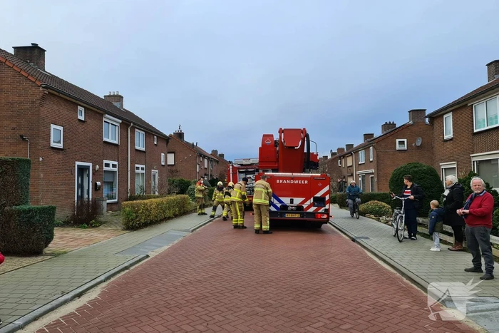 Brandweer blust schoorsteenbrand