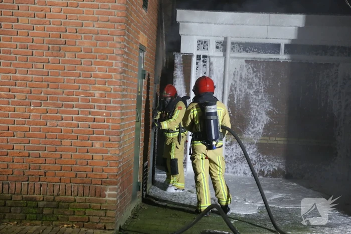 Brand in elektrahuis, huishoudens geen stroom